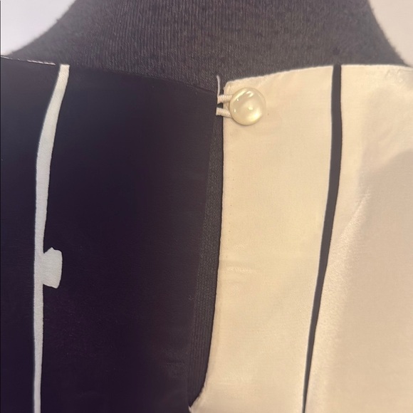 Vintage Elegant Black and Cream Striped Dress with bat wing arms and side slits - Picture 5 of 7